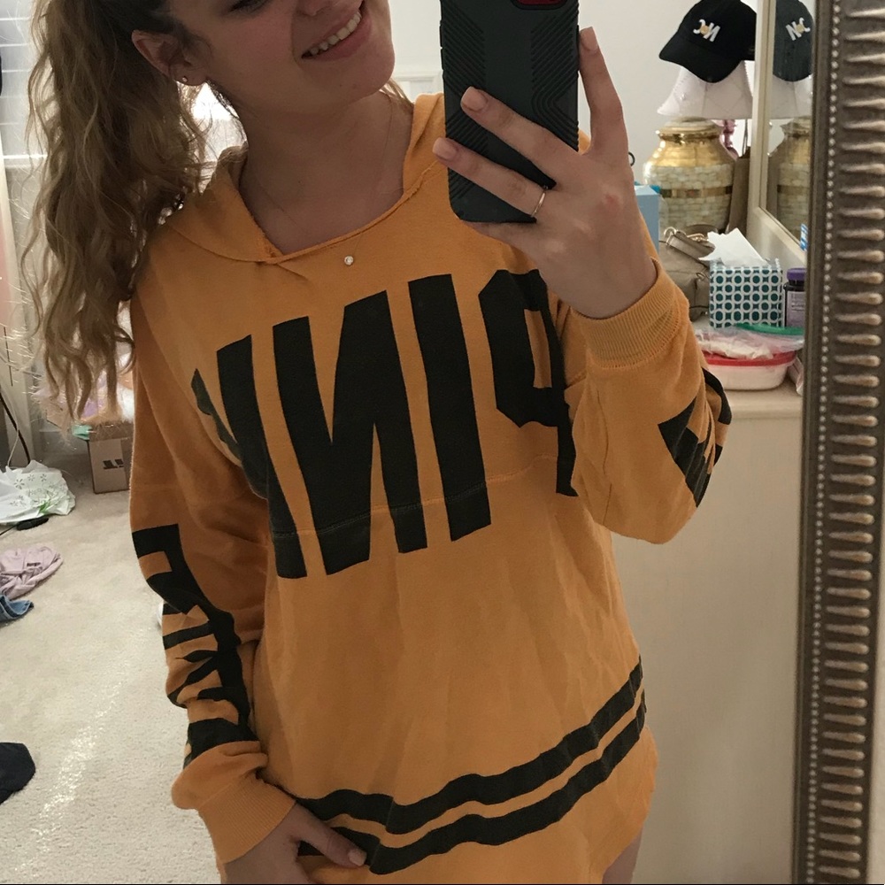 PINK Campus Tee